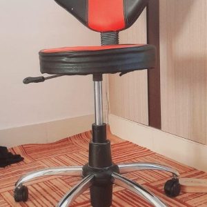 دزار فروش صندلی کامپیوتر سالم وچرخ دار در سمنان