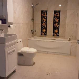 سرویس بهداشتی و حمام اتاق هتل