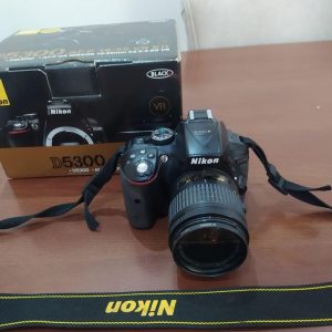 دزار سمنان دوربین نیکون درحد نو