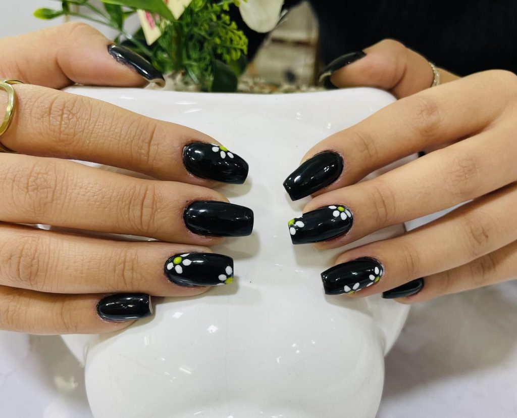 سالن زیبایی مینا اکبری