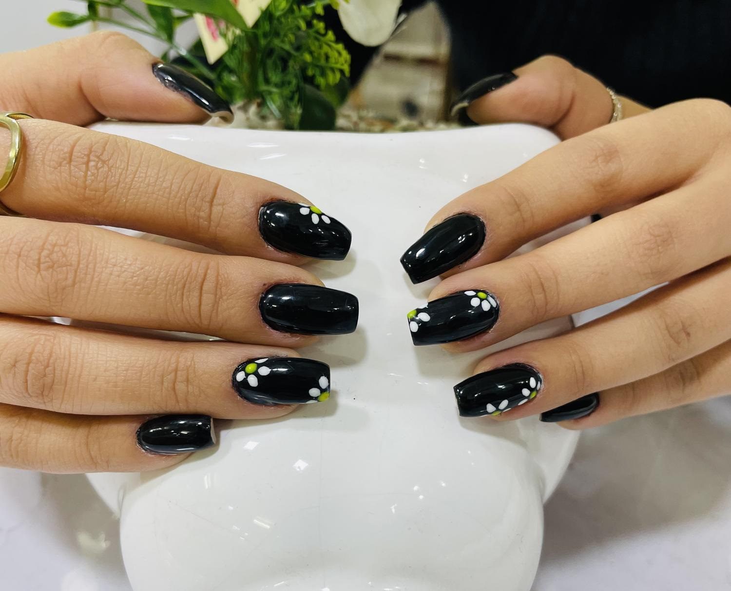 سالن زیبایی مینا اکبری