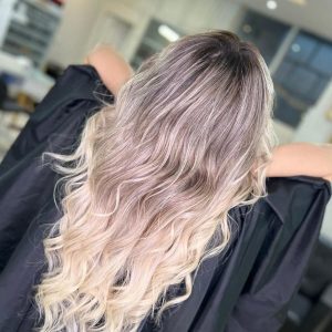 انجام خدمات رنگ و لایت و بالیاژ و کراتین و بوتاکس و پروتئین در سمنان . سایت آگهی و خرید و فروش دزار سمنان .